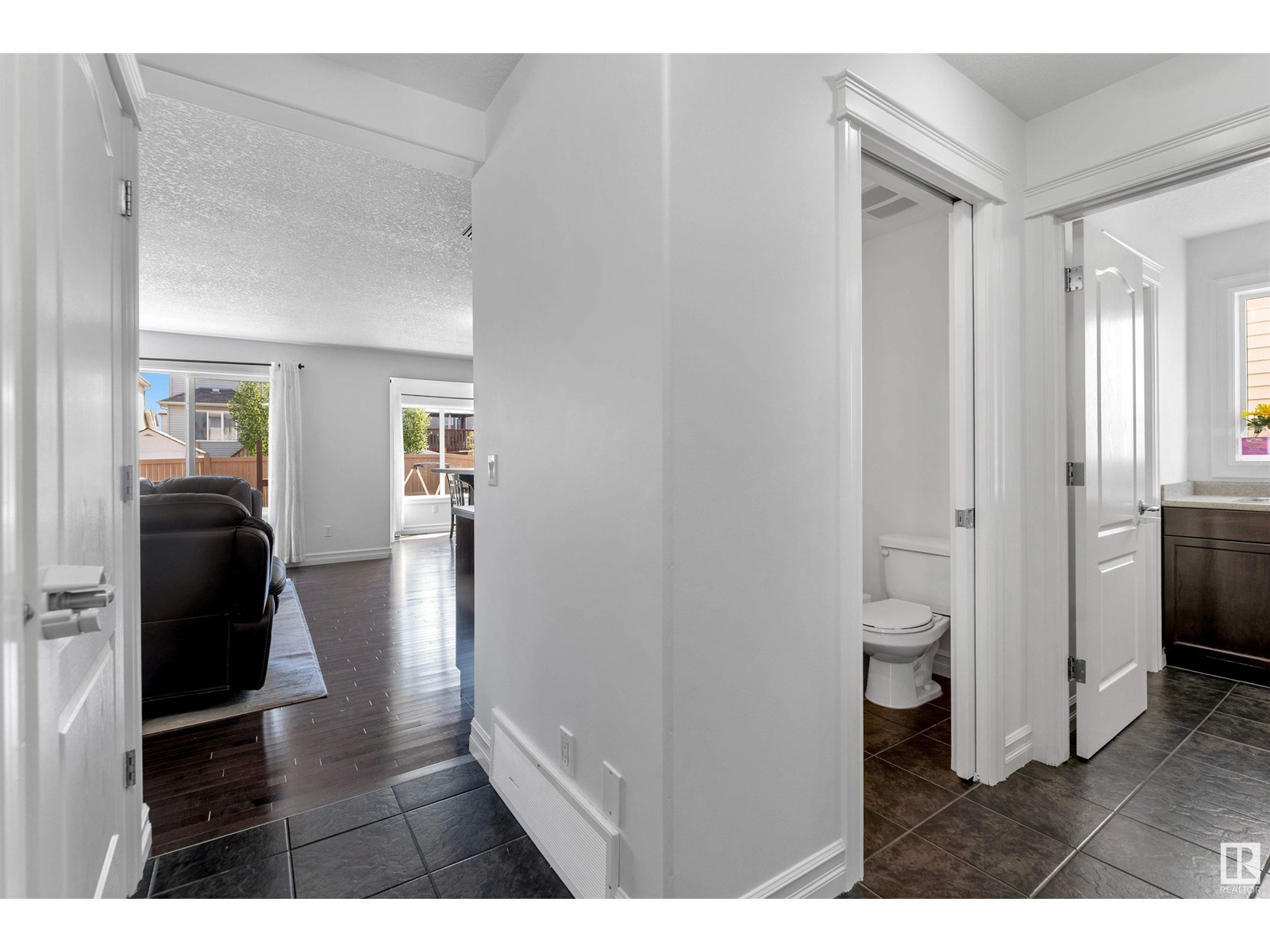 Property at 1115 61 ST SW image 3
