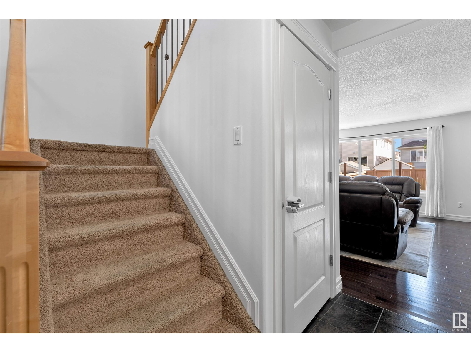 Property at 1115 61 ST SW image 4