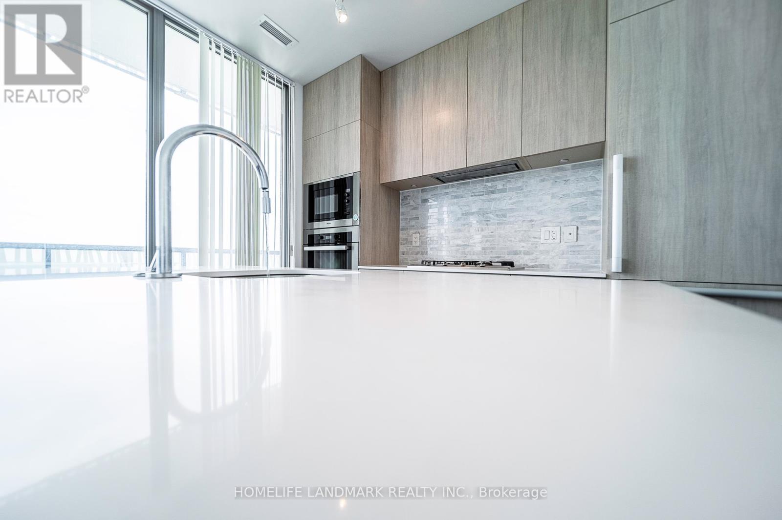 Property at 5101 - 50 CHARLES STREET E image 3