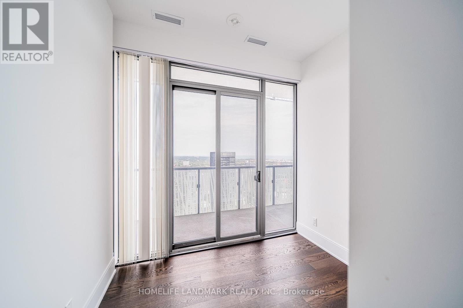 Property at 5101 - 50 CHARLES STREET E image 5