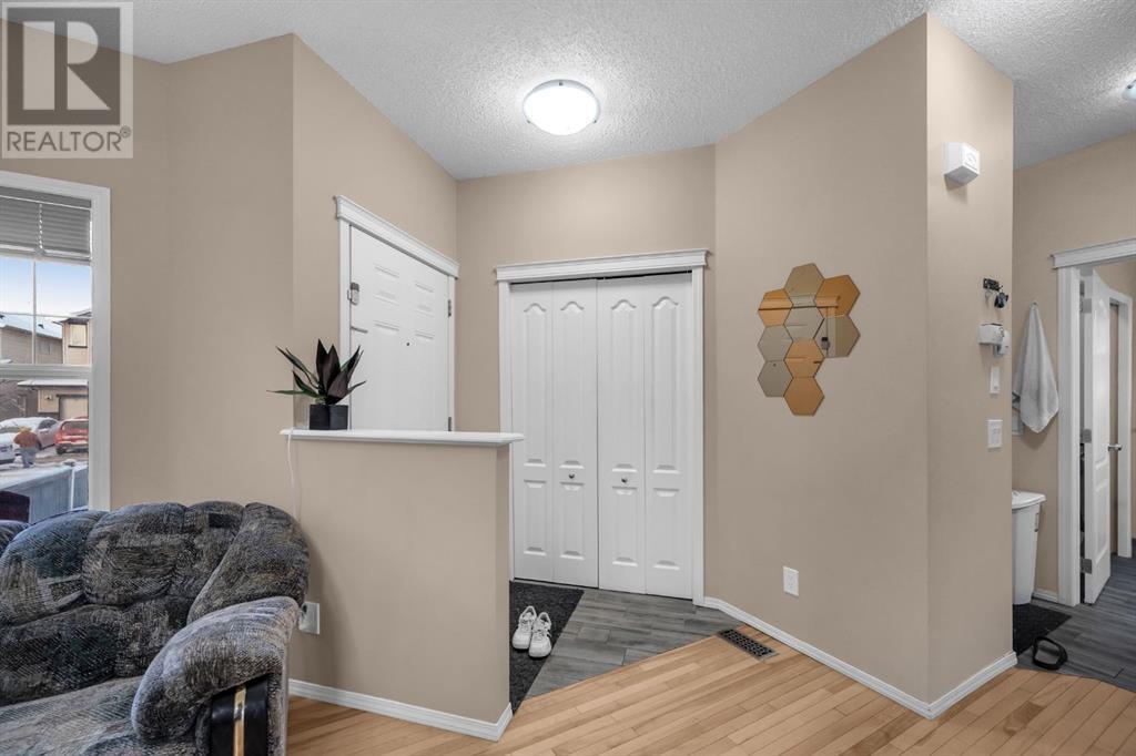 Property at 288 Saddlecrest Way NE image 4