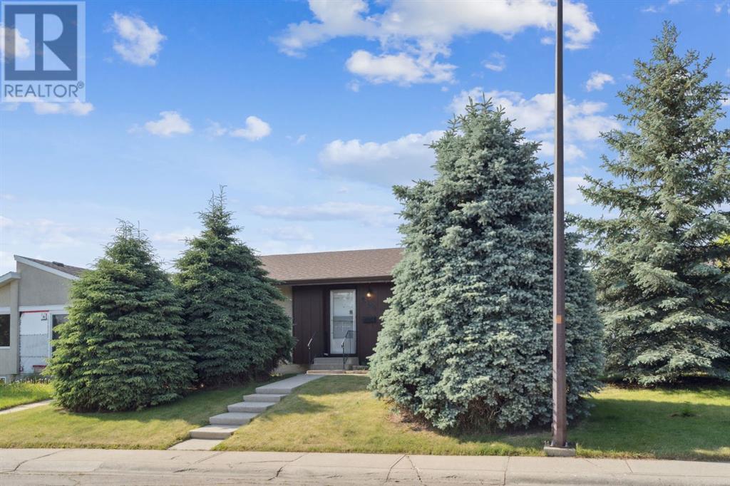 Property at 264 Huntington Close NE image 3