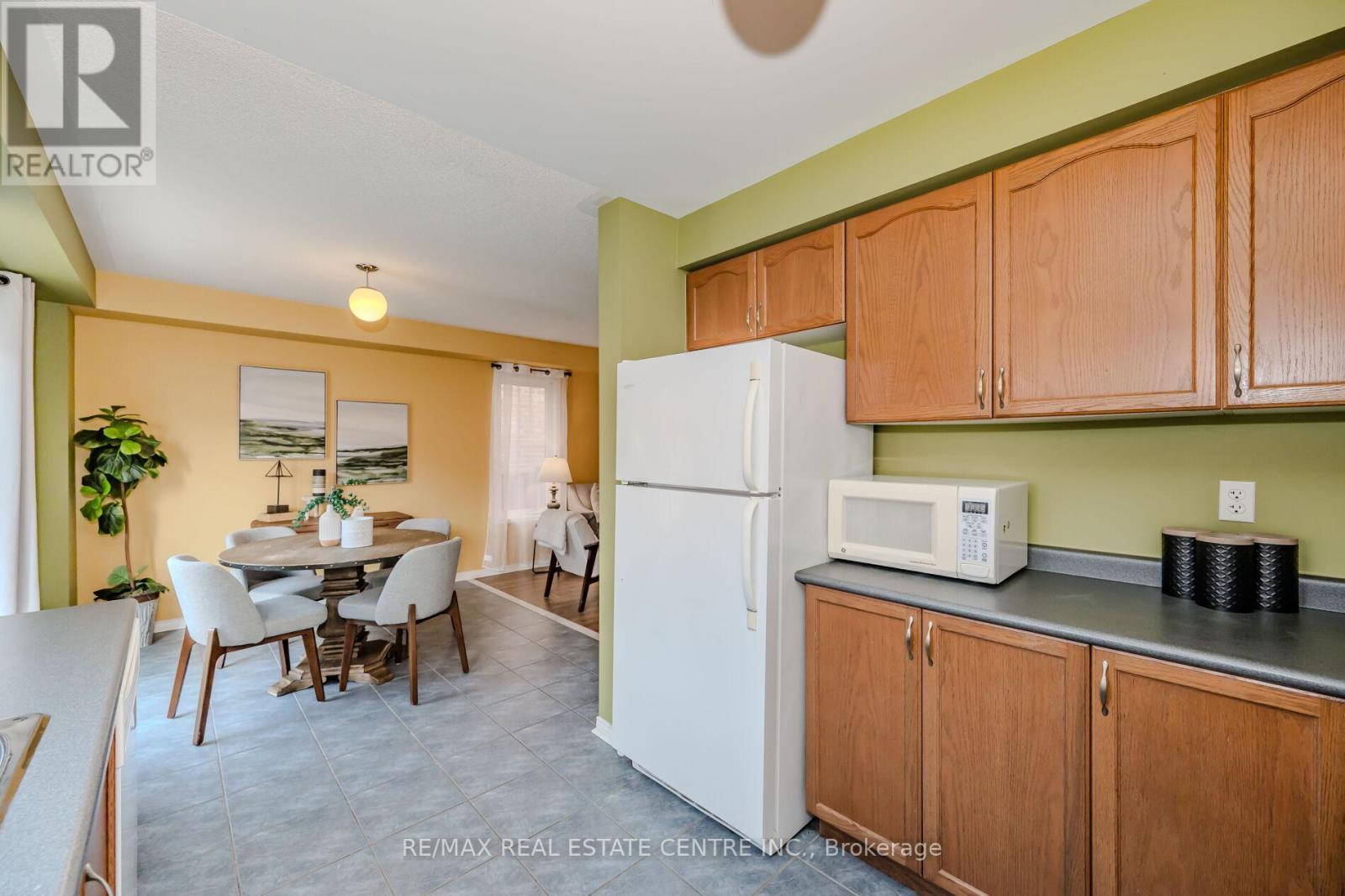 37 Hollingsworth Circle, Brampton, Ontario  L7A 0J7 - Photo 13 - W12266415