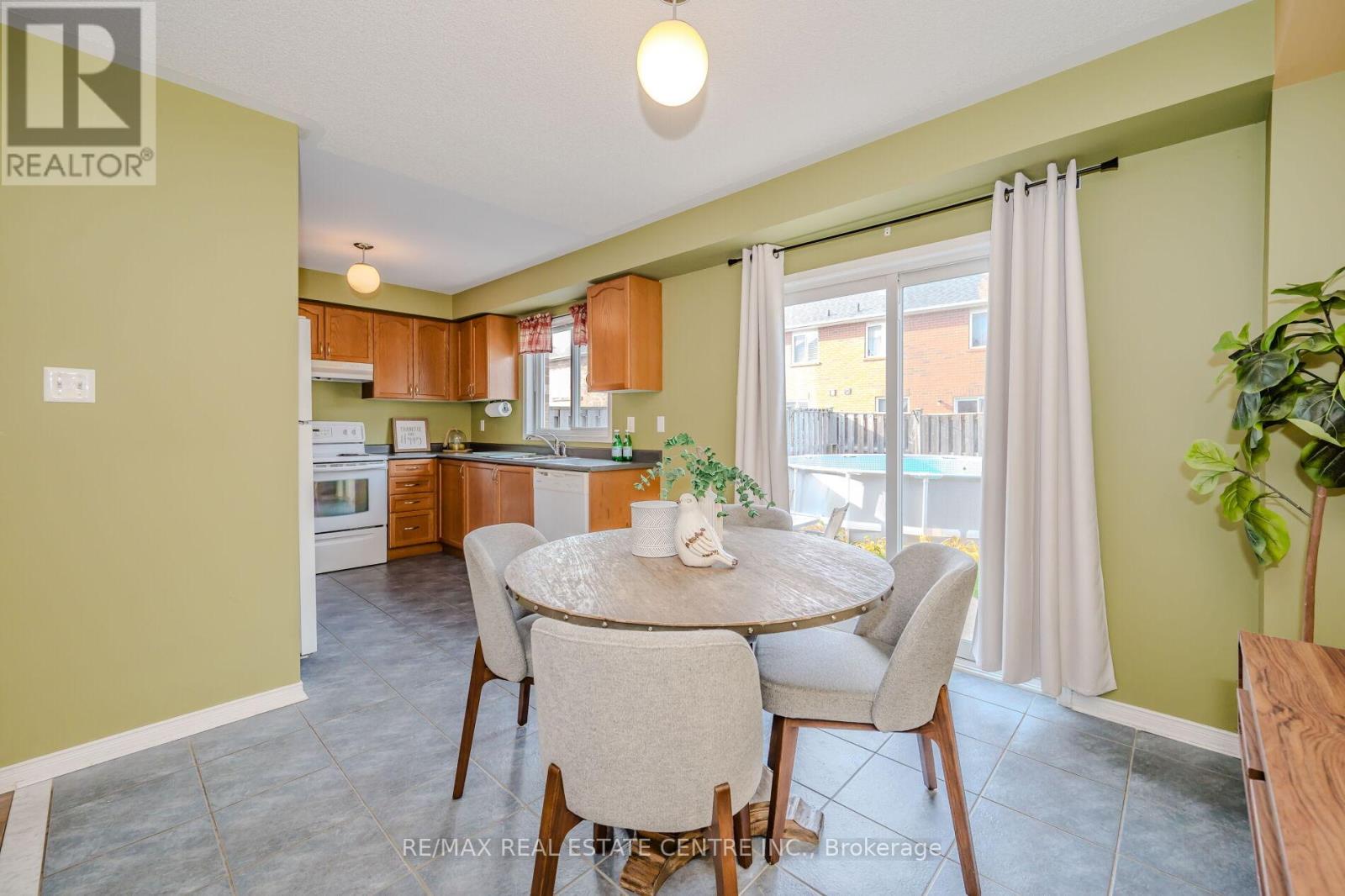 37 Hollingsworth Circle, Brampton, Ontario  L7A 0J7 - Photo 9 - W12266415