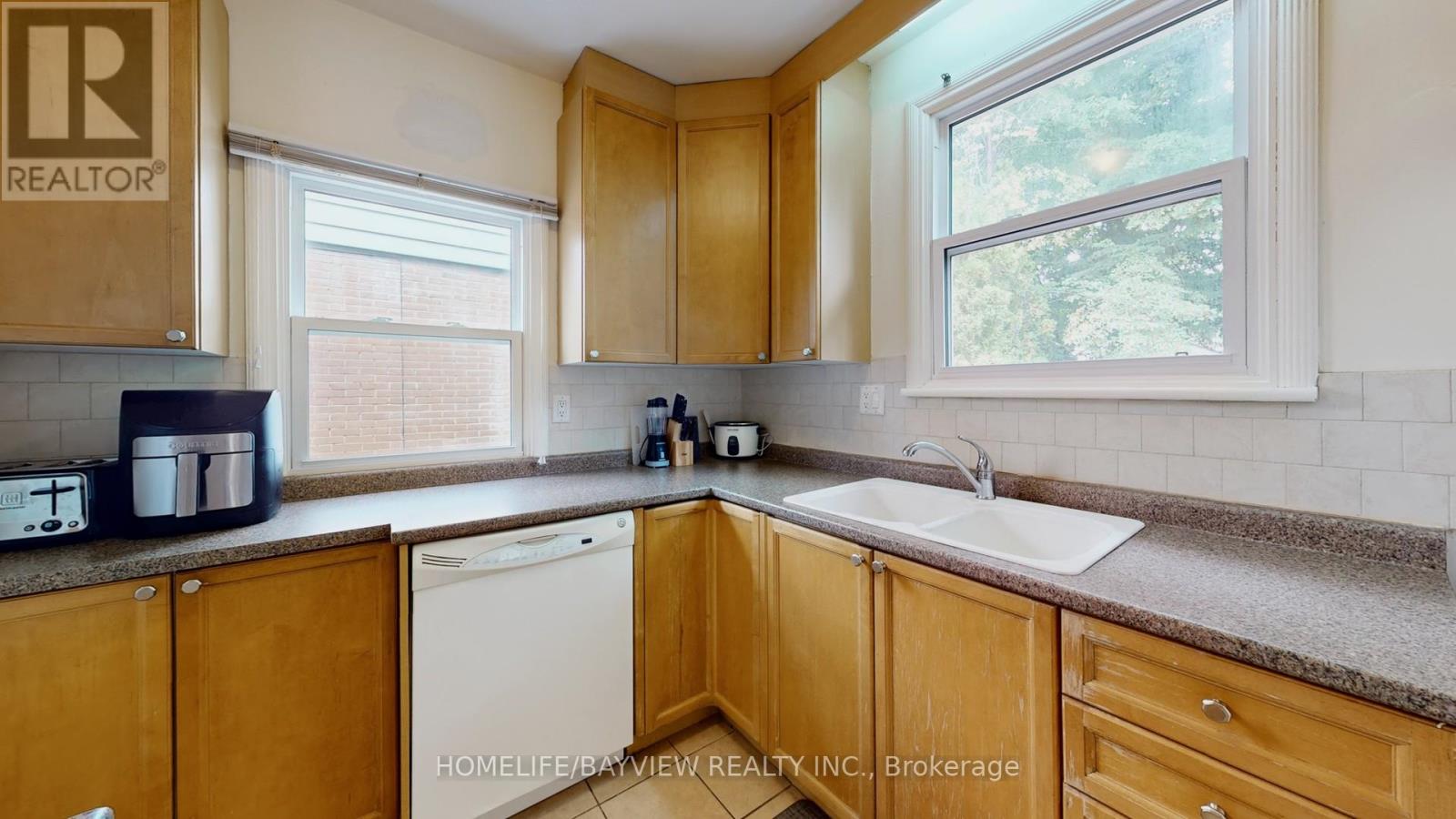 88 Arkell Street, Hamilton, Ontario  L8S 1N7 - Photo 17 - X12266419