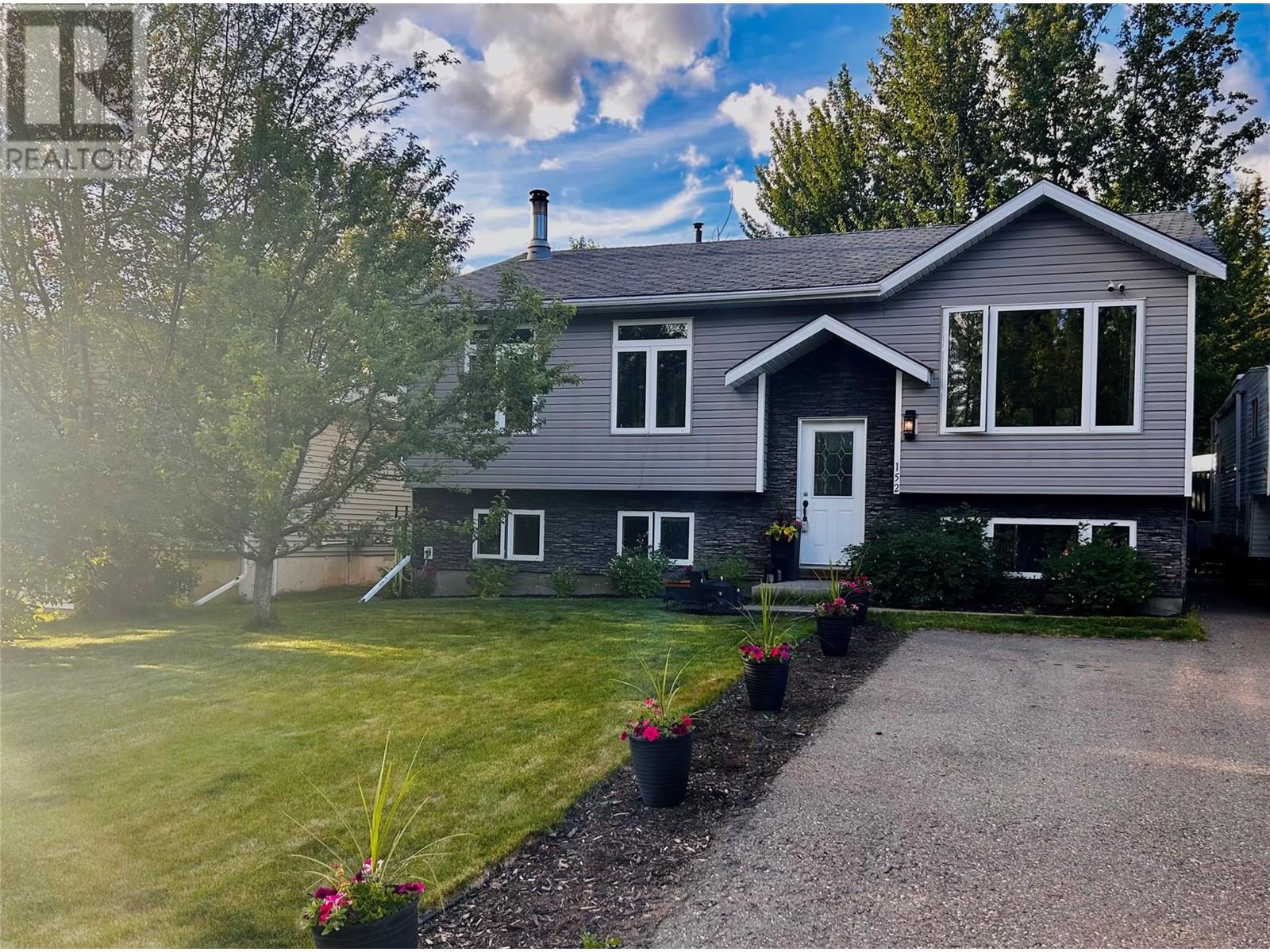 Property at 152 WAPITI Crescent image 1