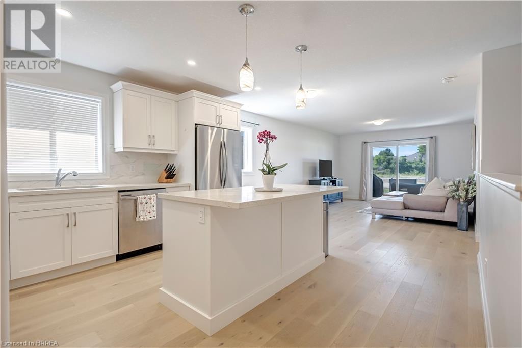 Property at 15 PEACHLEAF Lane image 1