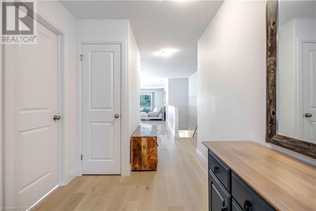 Property at 15 PEACHLEAF Lane image 3