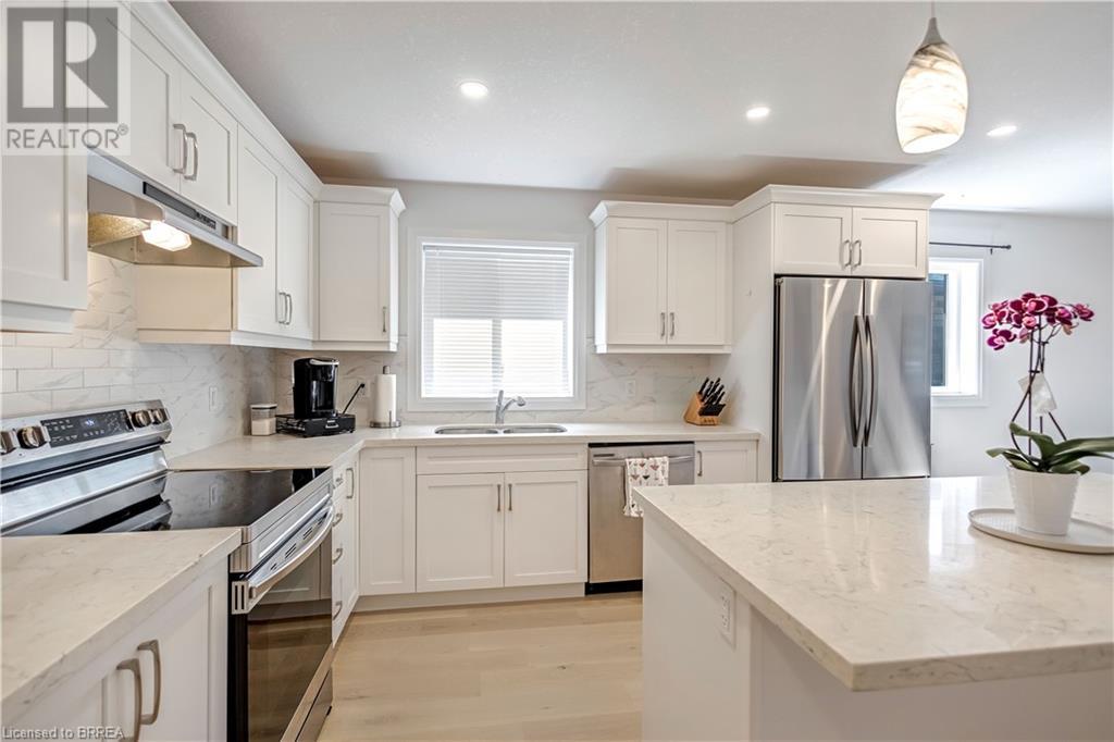 Property at 15 PEACHLEAF Lane image 4
