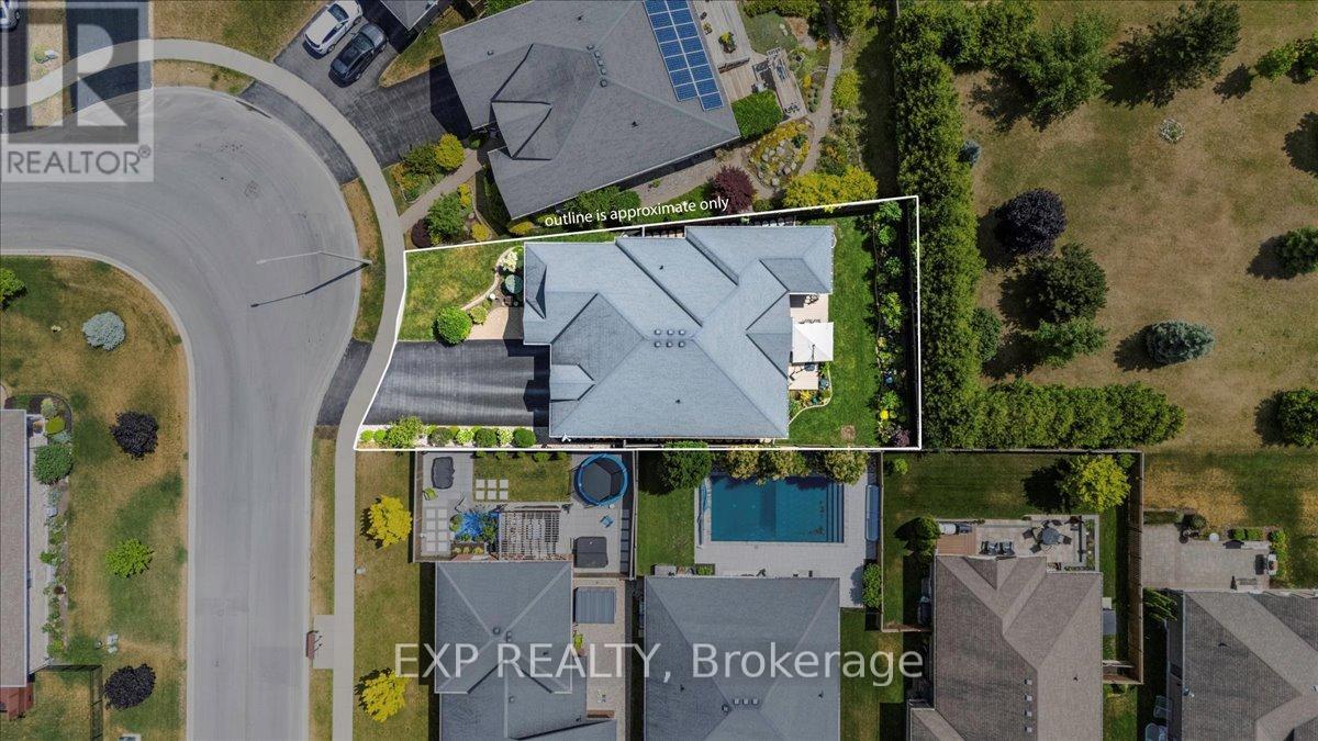Property at 59 HANOVER COURT image 3