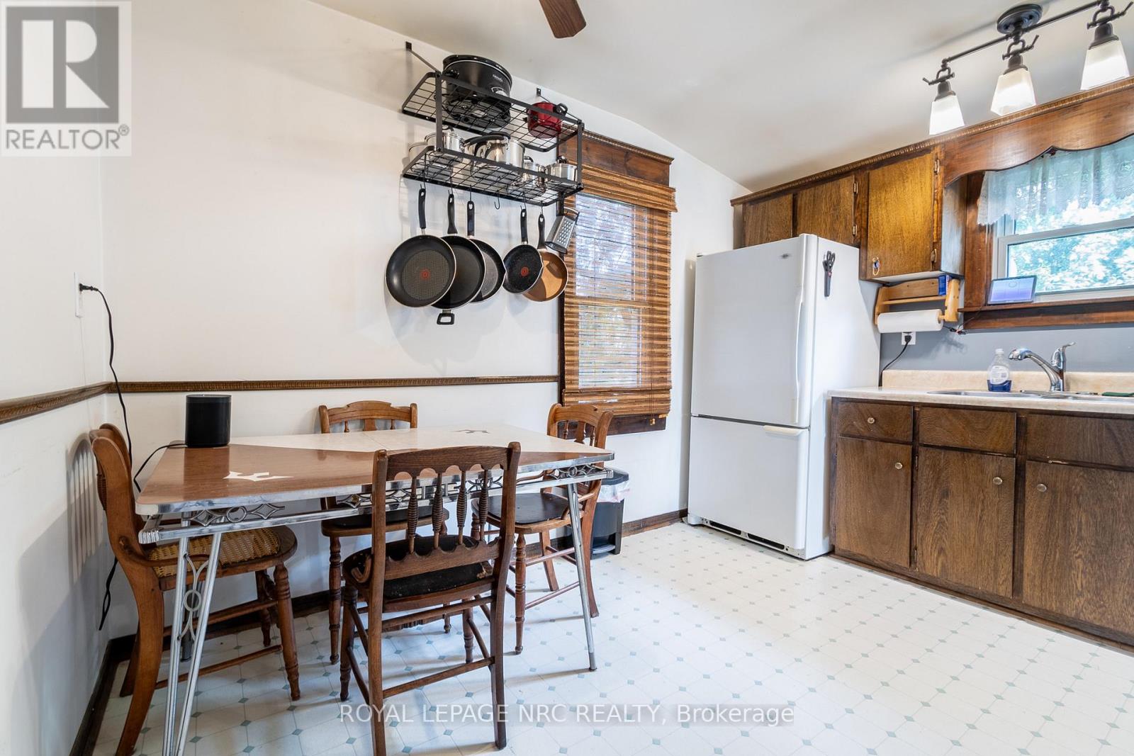 Property at 20 TOWNLINE ROAD E image 3