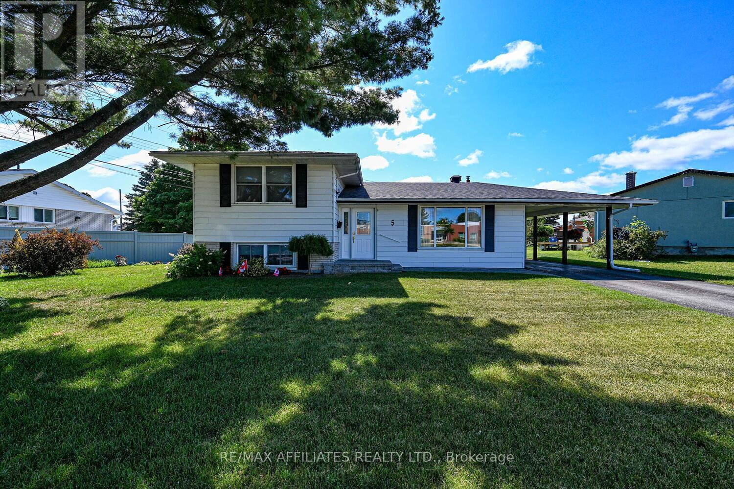 Property at 5 ROSS STREET W image 1