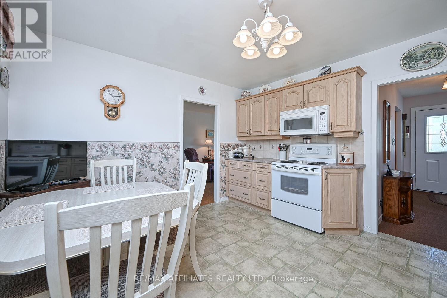 5 Ross Street W, Smiths Falls, Ontario  K7A 4L4 - Photo 18 - X12266553