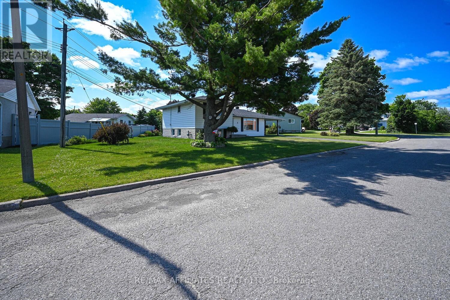 Property at 5 ROSS STREET W image 2