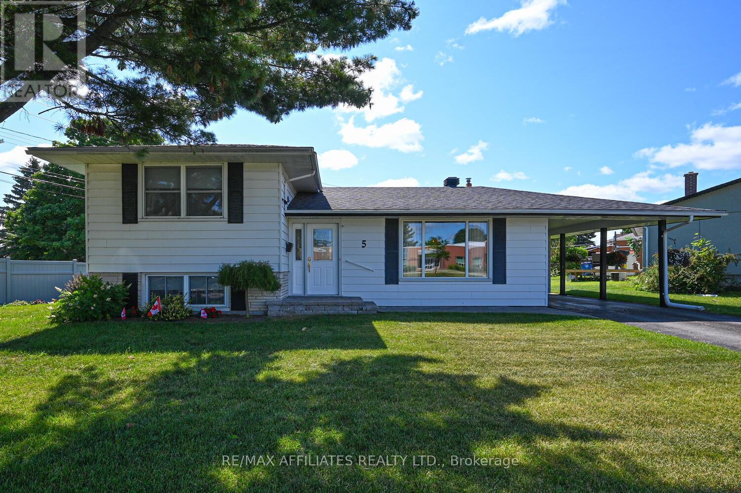 5 Ross Street W, Smiths Falls, Ontario  K7A 4L4 - Photo 7 - X12266553