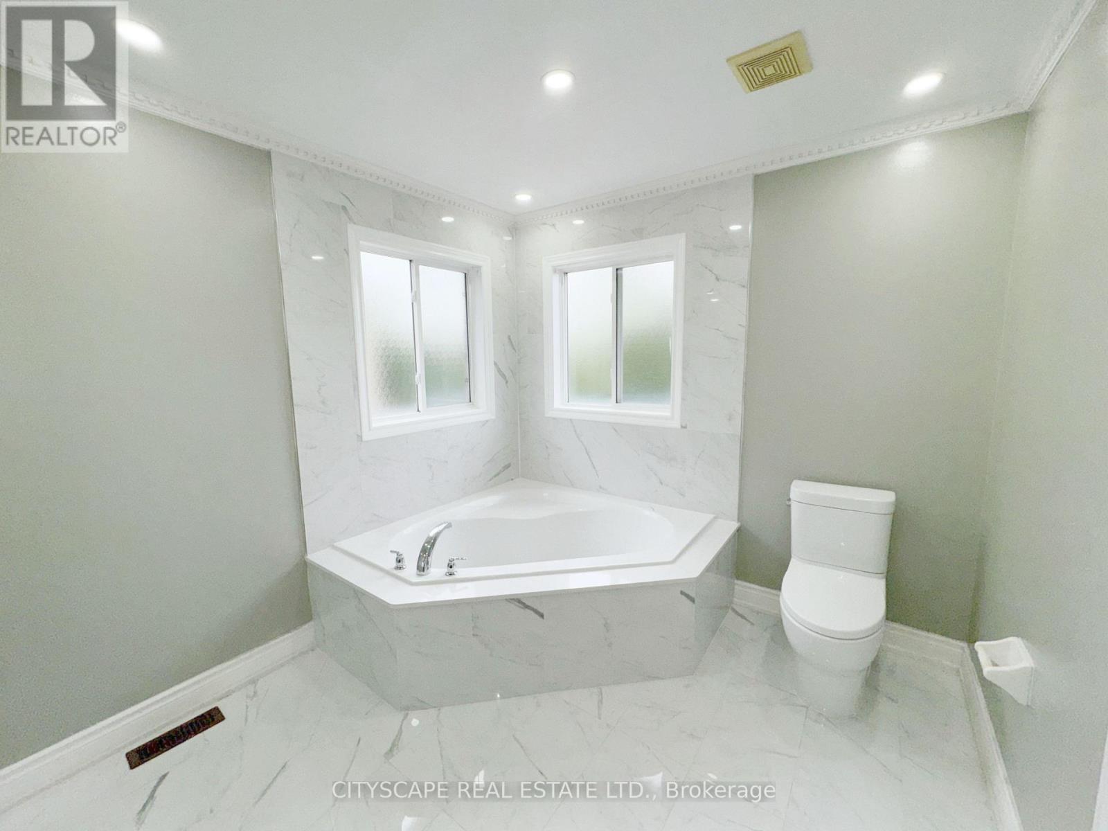 3310 Crimson King Circle, Mississauga, Ontario  L5W 8M8 - Photo 20 - W12266539