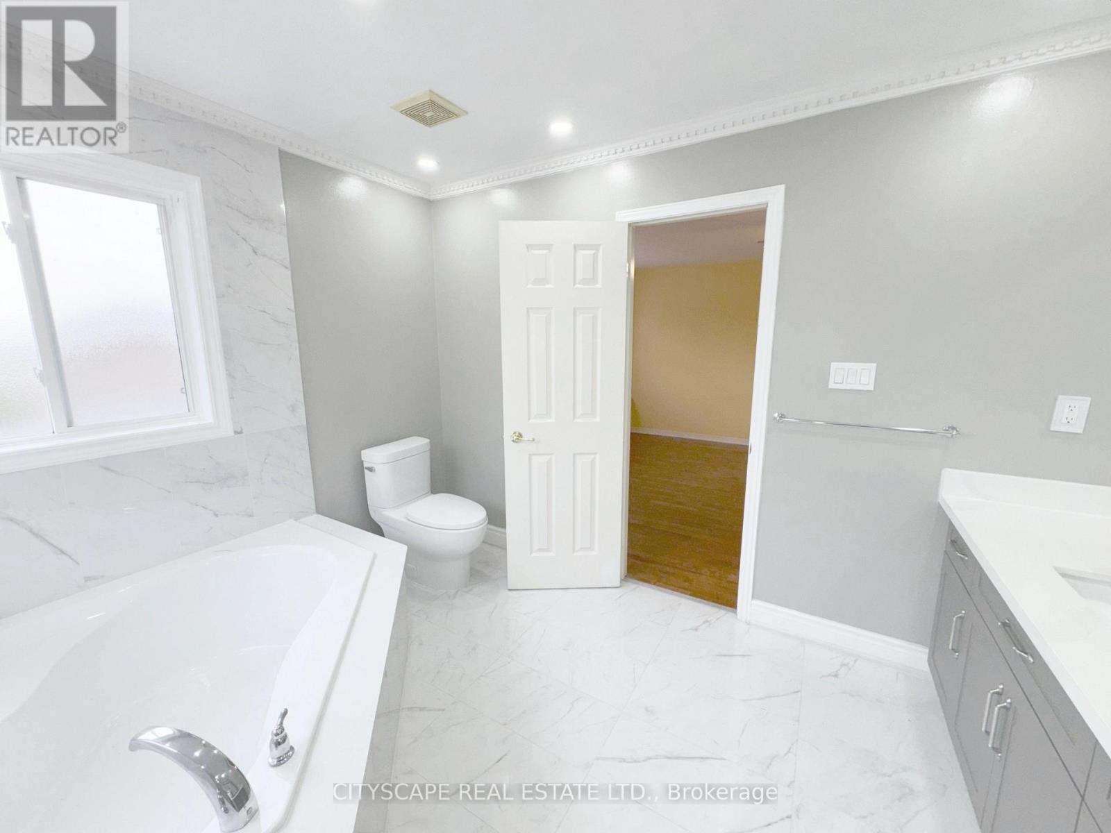 3310 Crimson King Circle, Mississauga, Ontario  L5W 8M8 - Photo 22 - W12266539