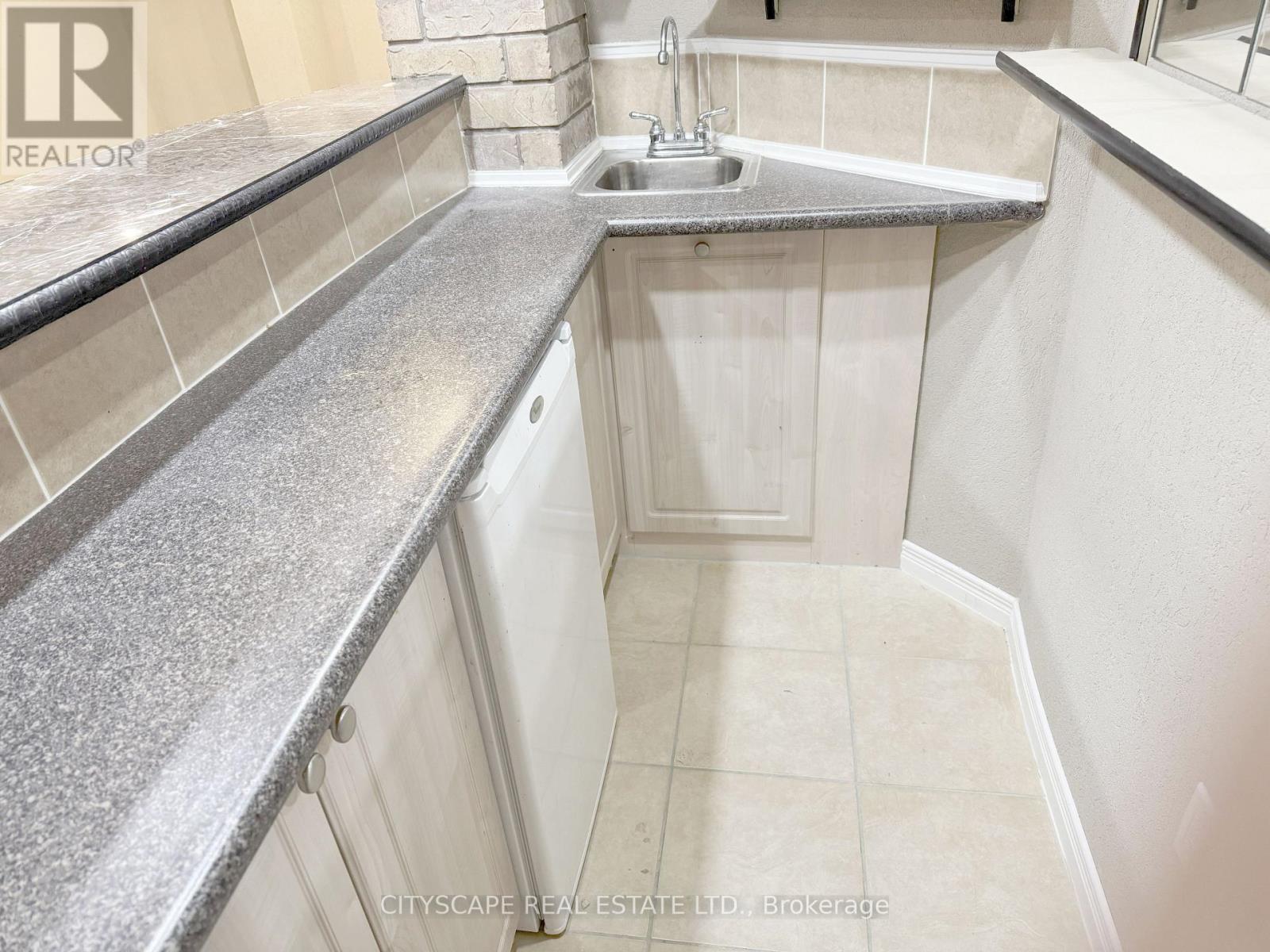 3310 Crimson King Circle, Mississauga, Ontario  L5W 8M8 - Photo 37 - W12266539