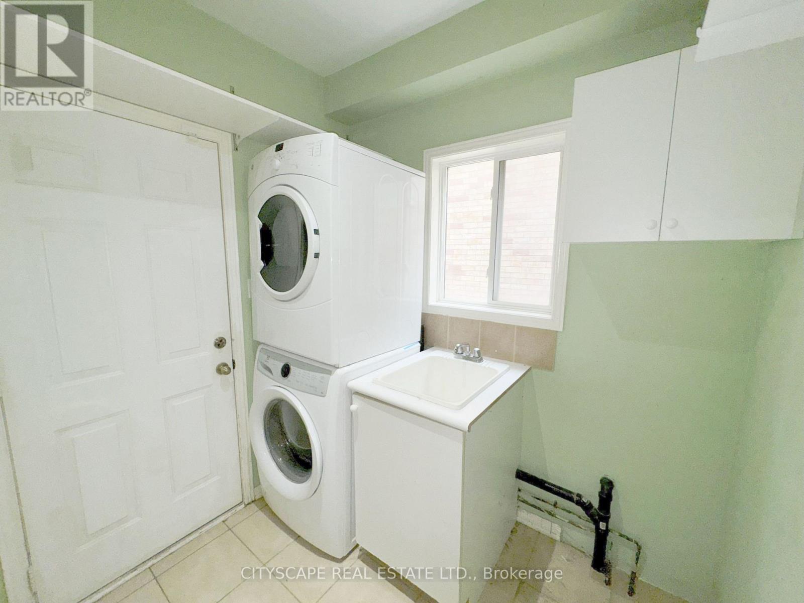 3310 Crimson King Circle, Mississauga, Ontario  L5W 8M8 - Photo 41 - W12266539