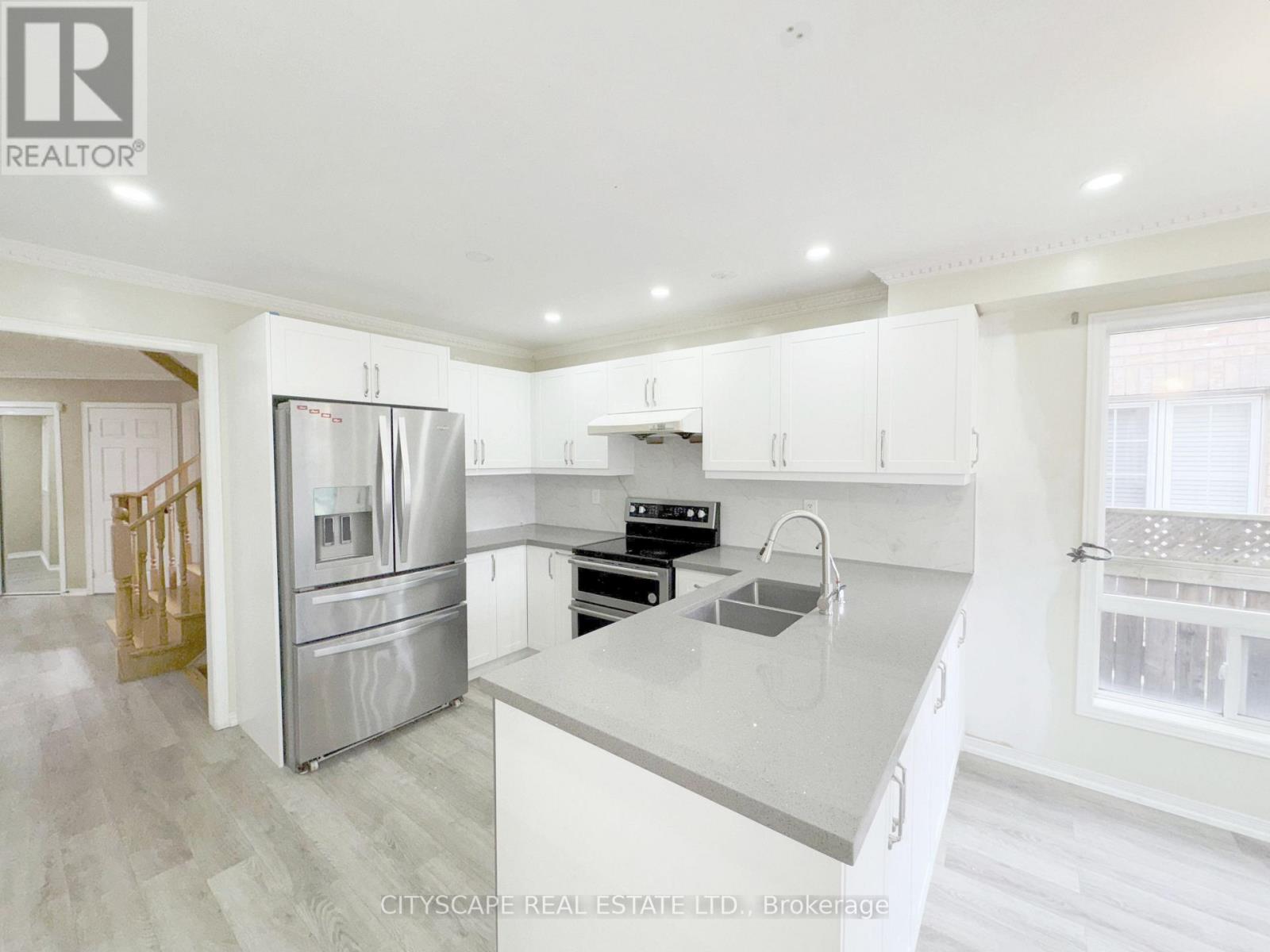 3310 Crimson King Circle, Mississauga, Ontario  L5W 8M8 - Photo 7 - W12266539
