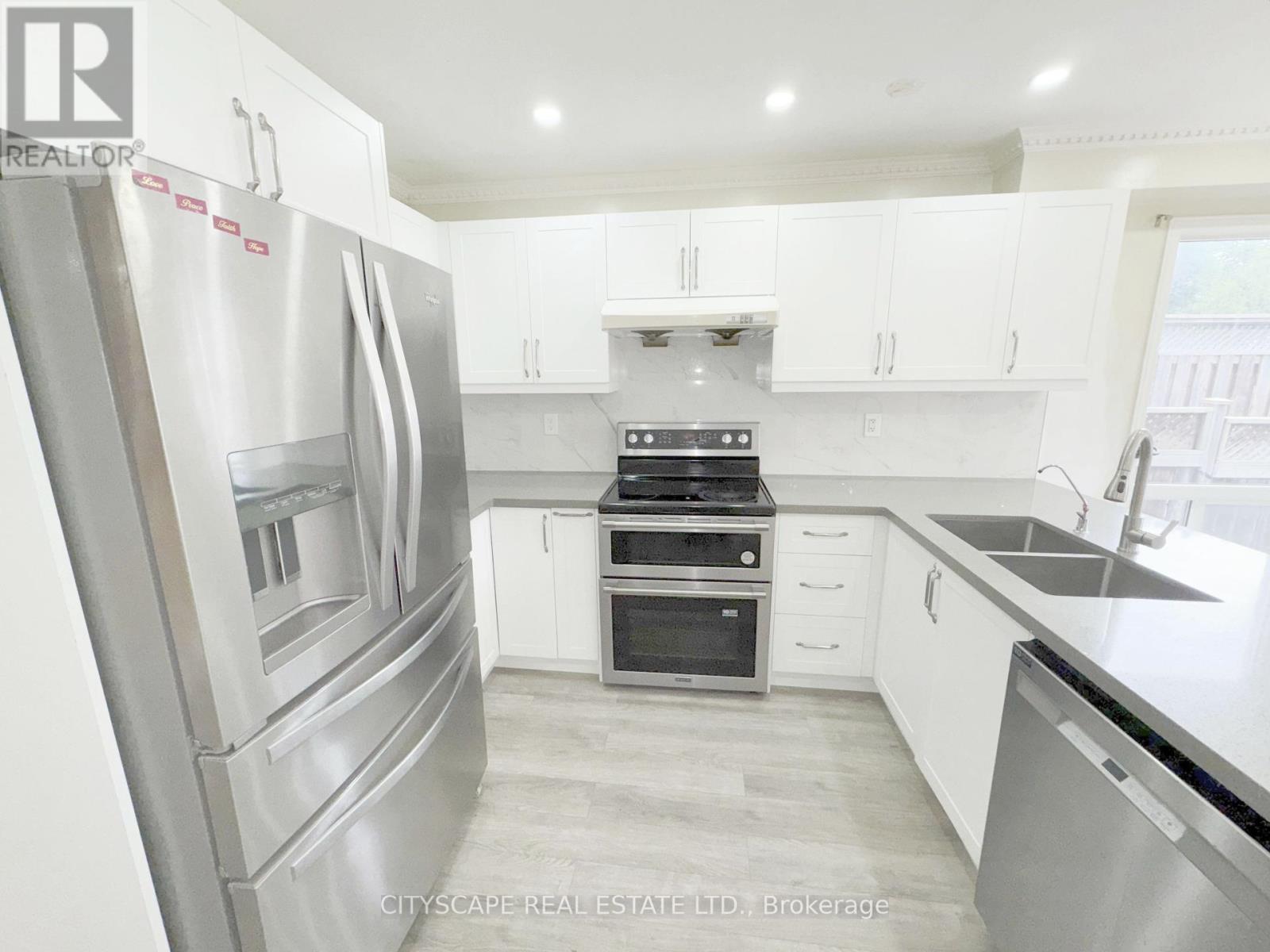 3310 Crimson King Circle, Mississauga, Ontario  L5W 8M8 - Photo 8 - W12266539