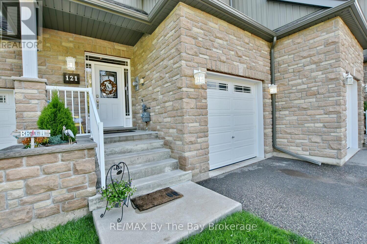121 45th Street N, Wasaga Beach, Ontario  L9Z 1Z4 - Photo 3 - S12266577