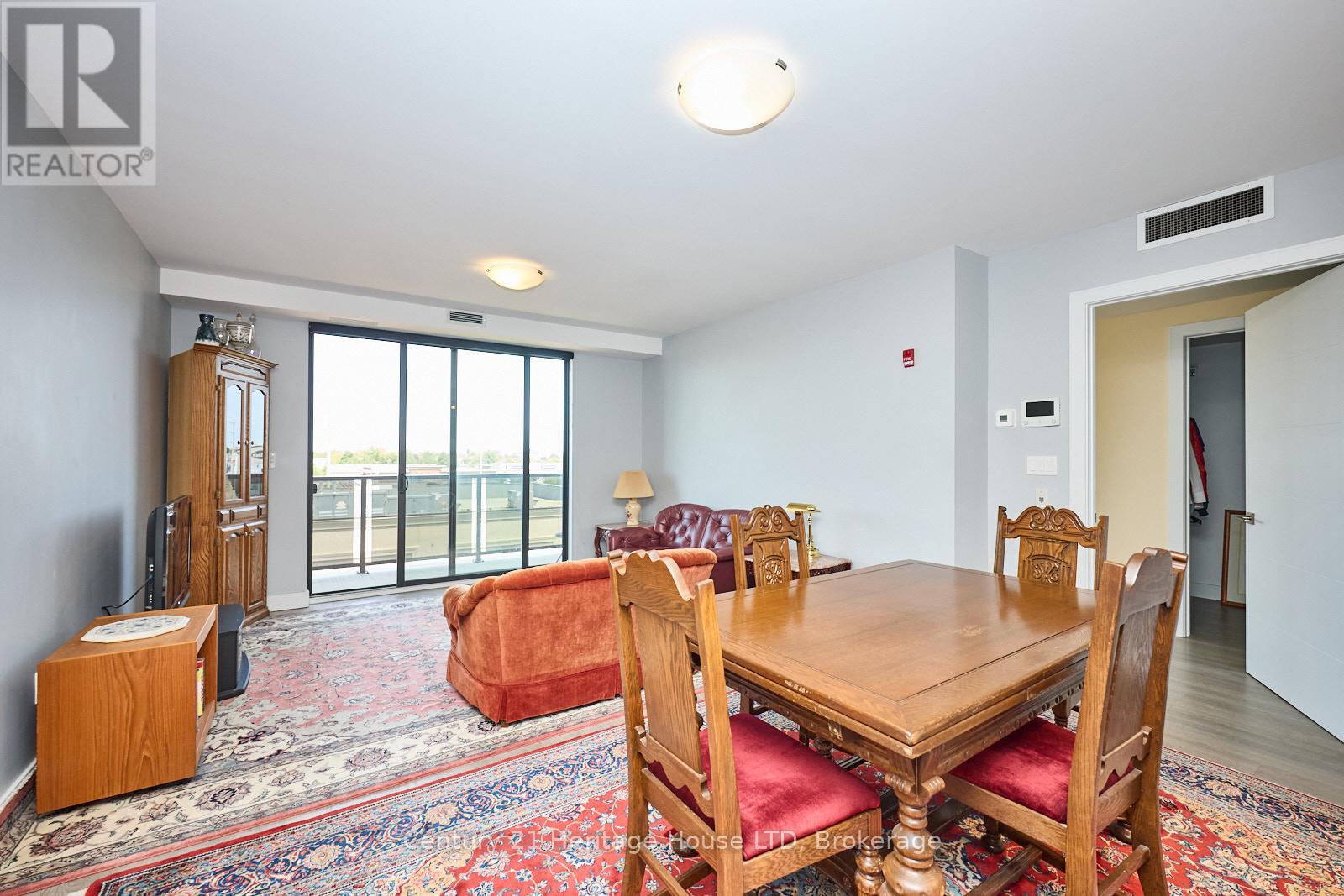 304 - 300g Fourth Avenue, St. Catharines, Ontario  L2S 0E6 - Photo 5 - X12266588