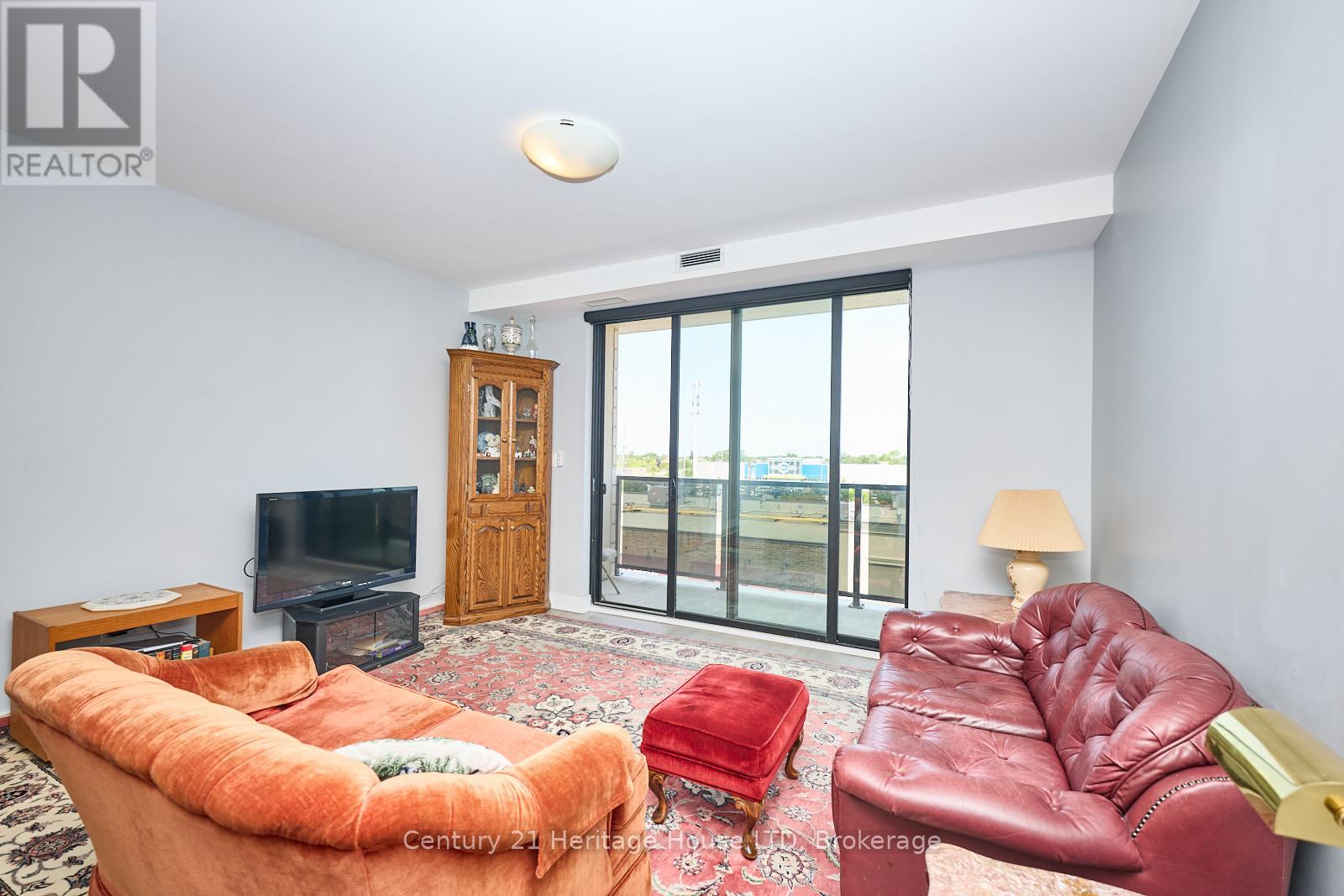 304 - 300g Fourth Avenue, St. Catharines, Ontario  L2S 0E6 - Photo 7 - X12266588