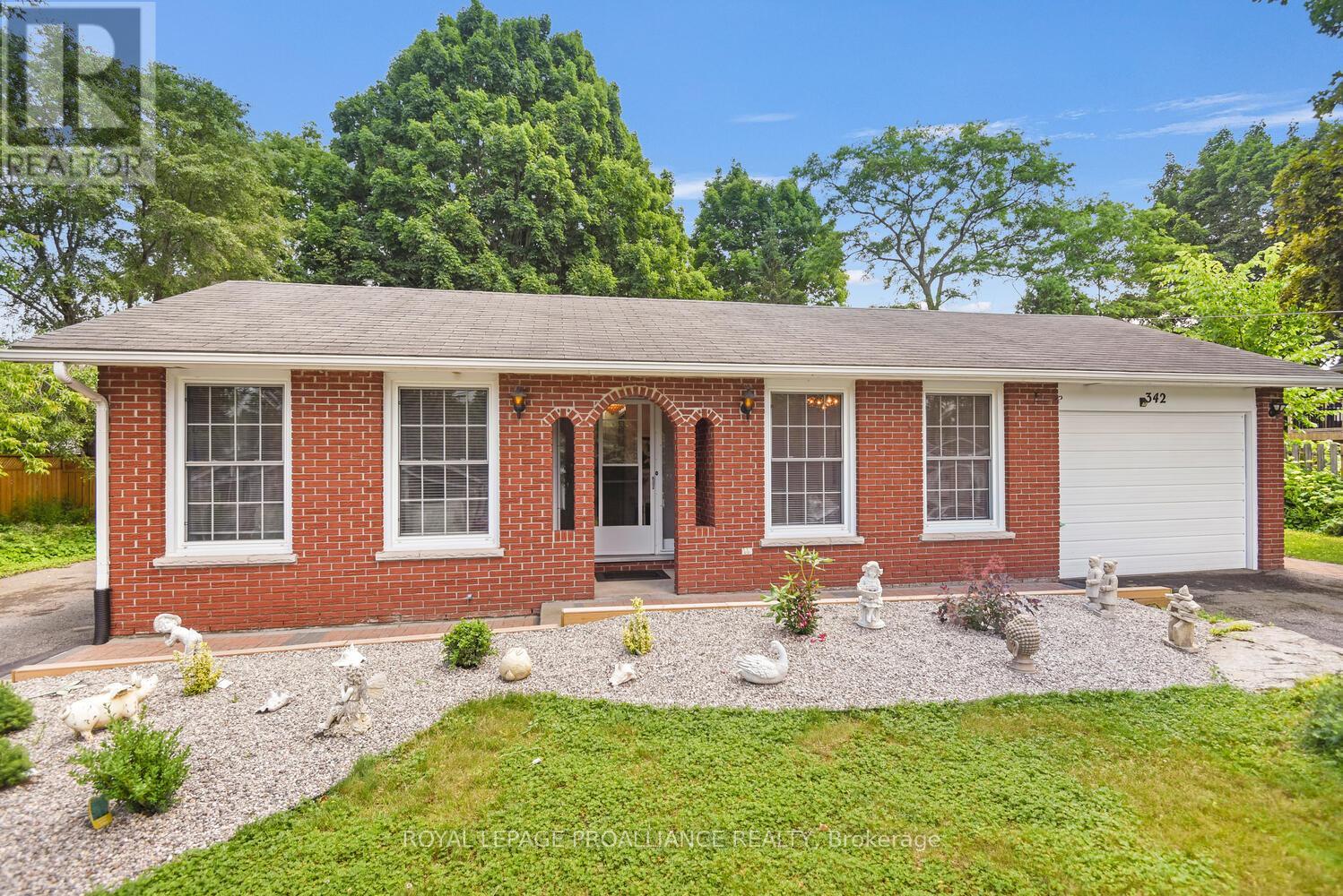 Property at 342 ABBOTT STREET W image 1