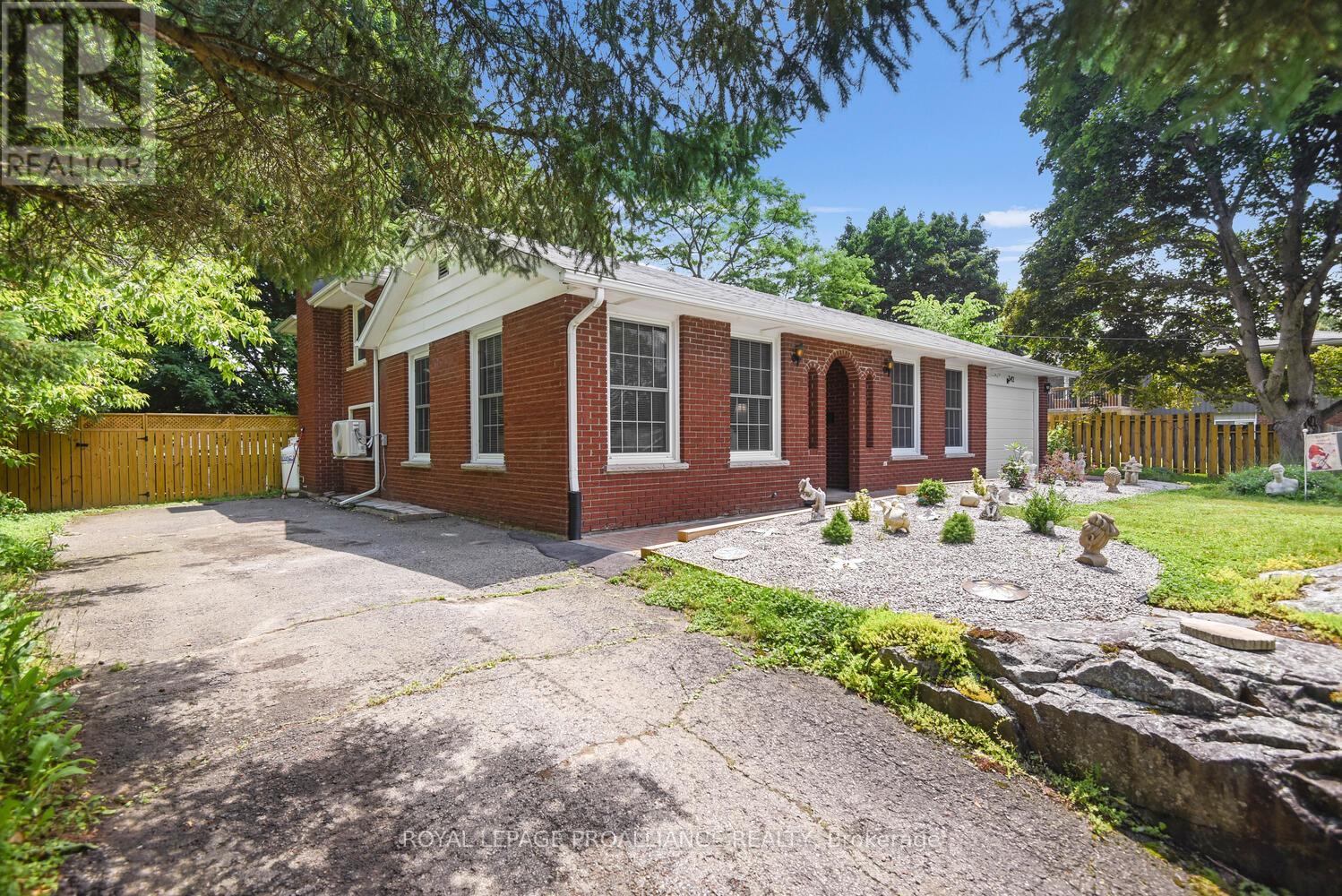 Property at 342 ABBOTT STREET W image 5