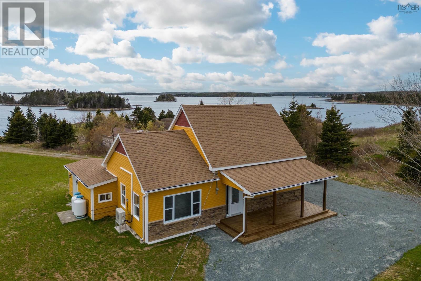 Property at 1900 Ostrea Lake image 3