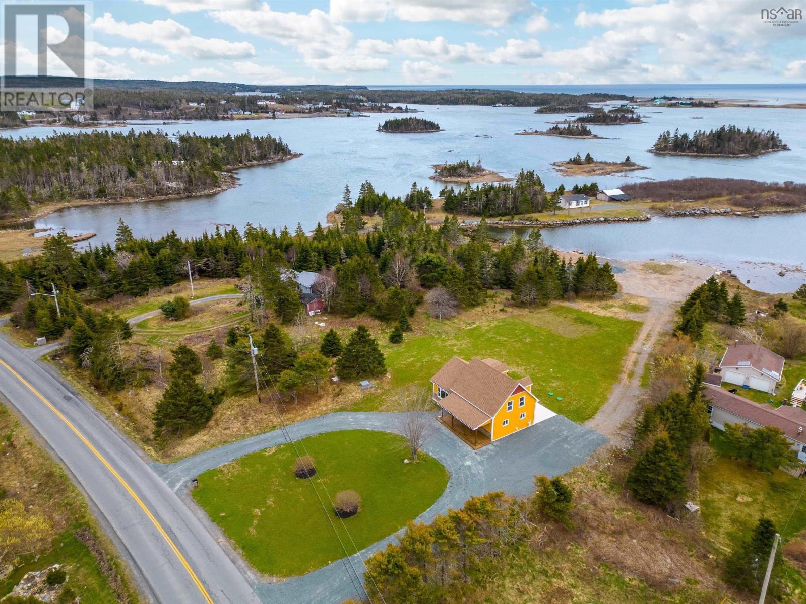 Property at 1900 Ostrea Lake image 4