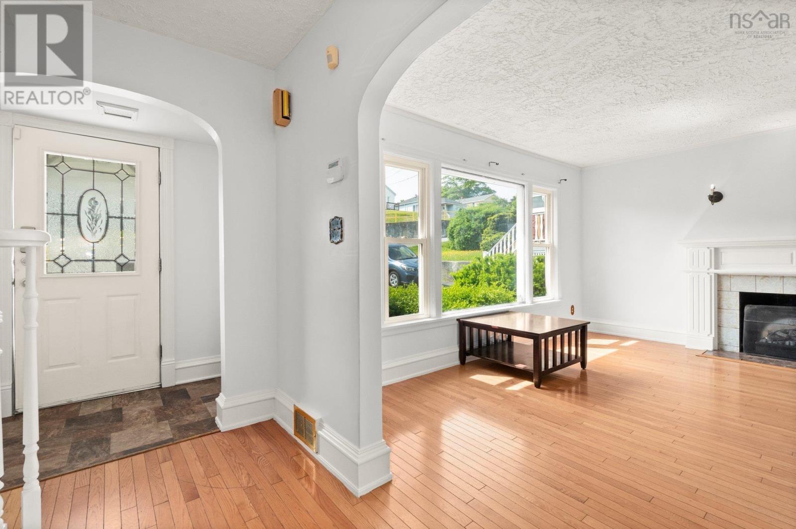 Property at 27 Sunnybrae Avenue image 3
