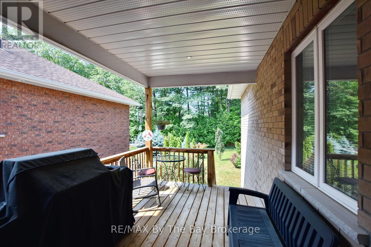 142 Sunnidale Road S, Wasaga Beach, Ontario  L9Z 2S8 - Photo 10 - S12266576