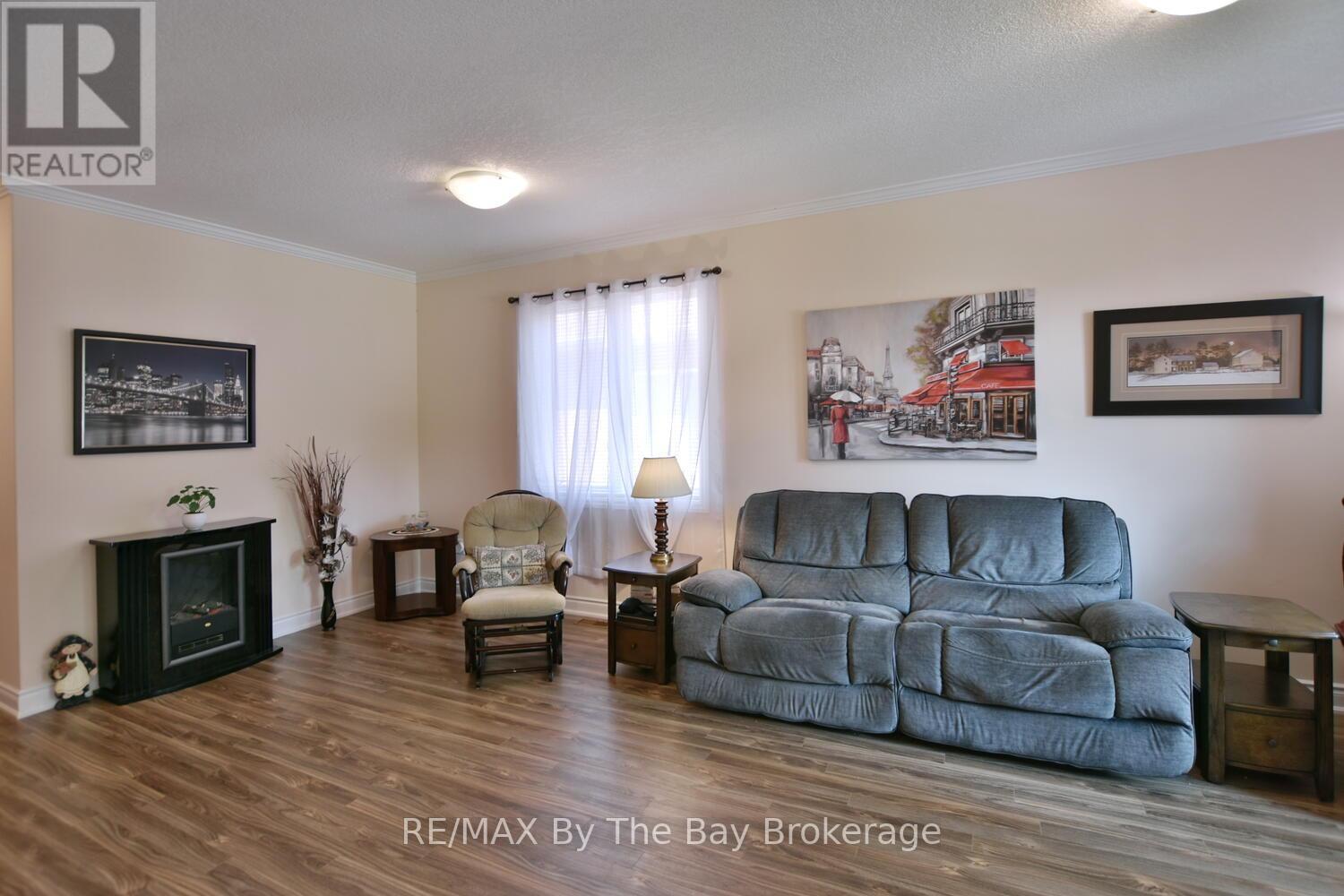 142 Sunnidale Road S, Wasaga Beach, Ontario  L9Z 2S8 - Photo 12 - S12266576