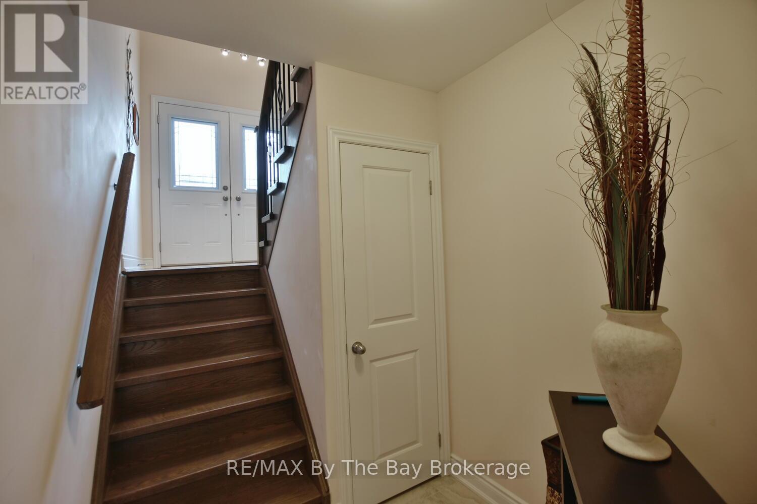 142 Sunnidale Road S, Wasaga Beach, Ontario  L9Z 2S8 - Photo 19 - S12266576