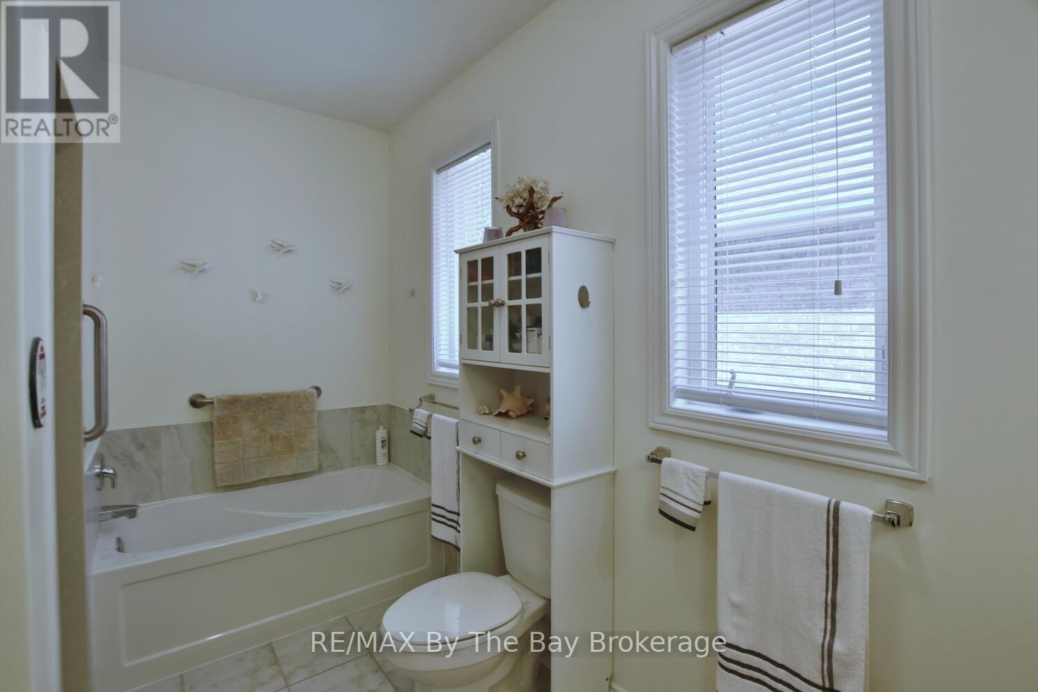 142 Sunnidale Road S, Wasaga Beach, Ontario  L9Z 2S8 - Photo 17 - S12266576