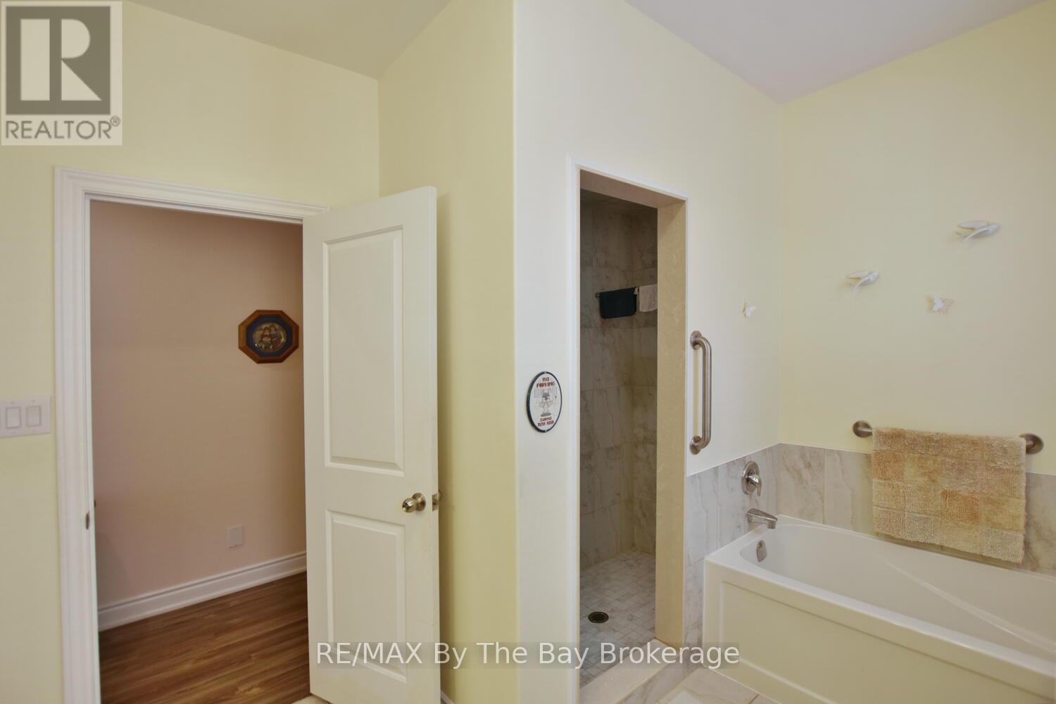 142 Sunnidale Road S, Wasaga Beach, Ontario  L9Z 2S8 - Photo 18 - S12266576