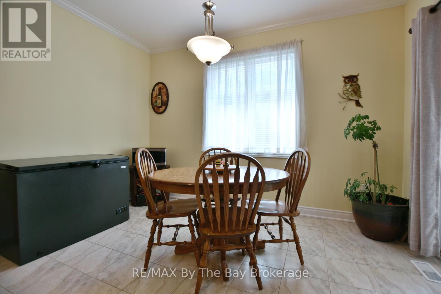 142 Sunnidale Road S, Wasaga Beach, Ontario  L9Z 2S8 - Photo 8 - S12266576