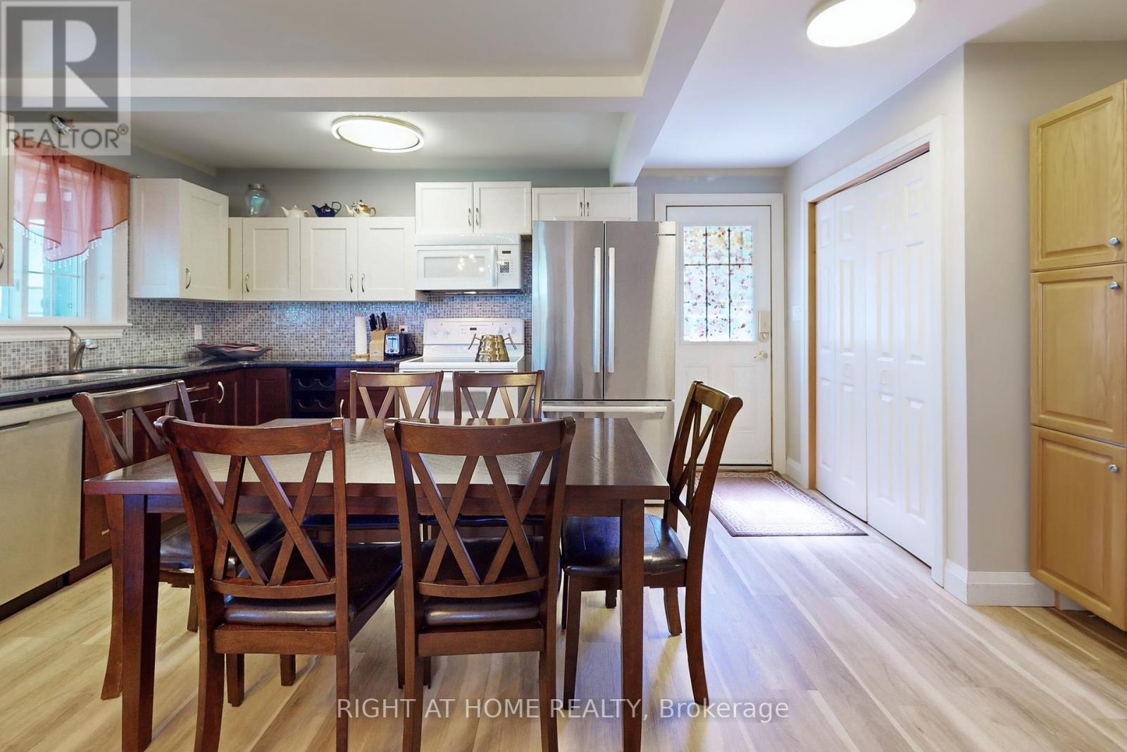 36 Hills Road, Kawartha Lakes (Bobcaygeon), Ontario  K0M 1A0 - Photo 6 - X12266547
