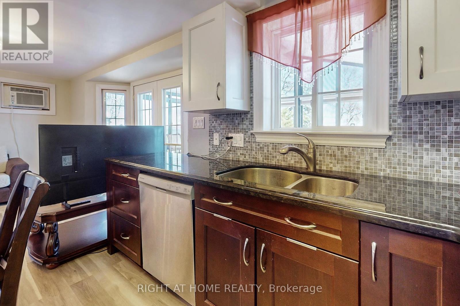 36 Hills Road, Kawartha Lakes (Bobcaygeon), Ontario  K0M 1A0 - Photo 8 - X12266547