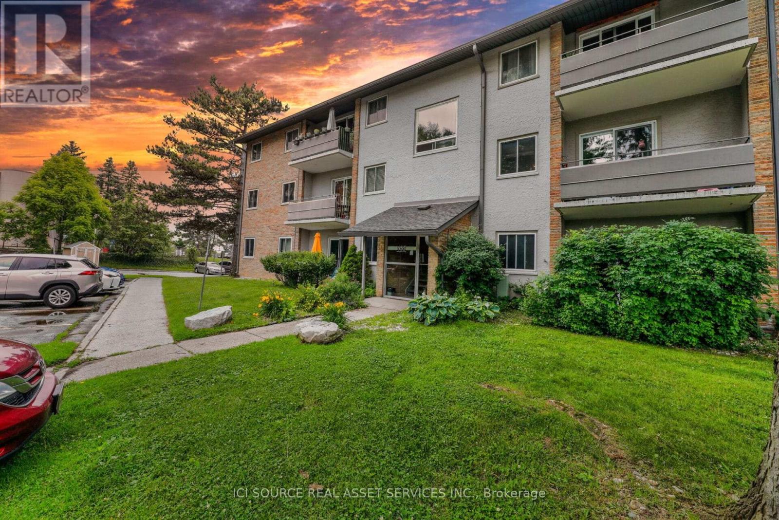 Property at 7 - 655 WONDERLAND ROAD S image 1