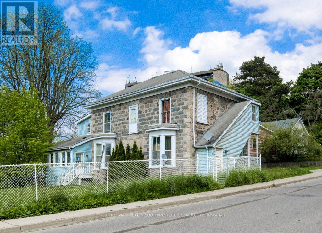 Property at 245 AINSLIE STREET S image 2