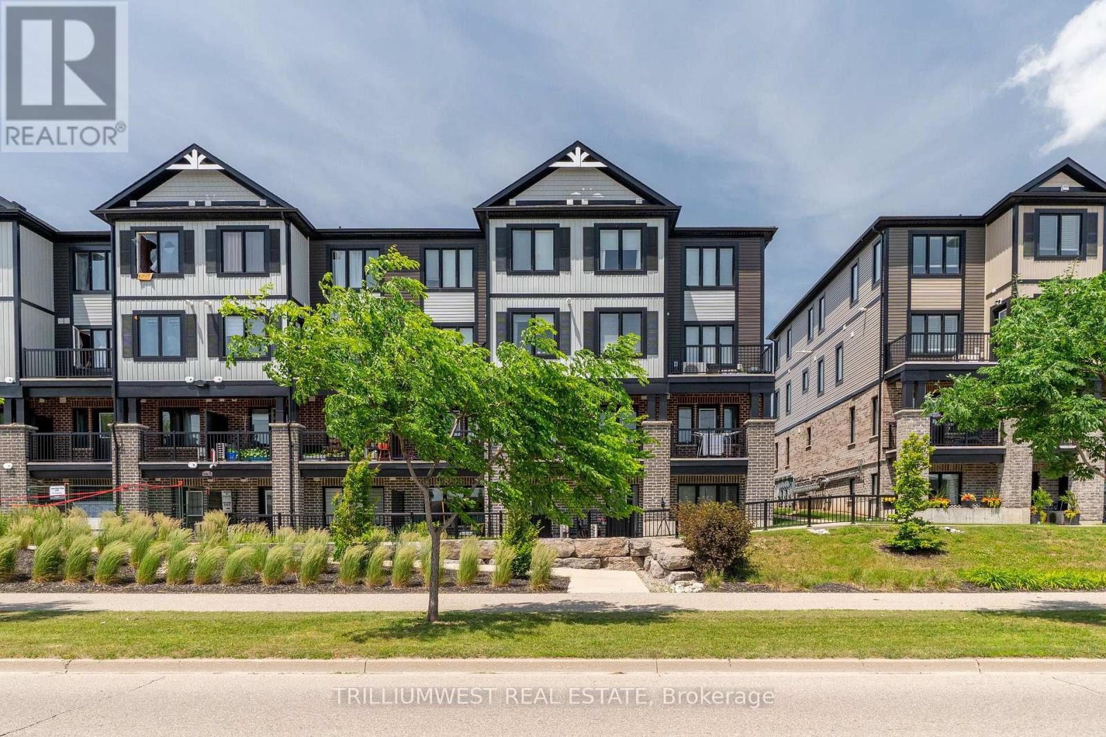Property at A19 (90) - 160 ROCHEFORT STREET image 1