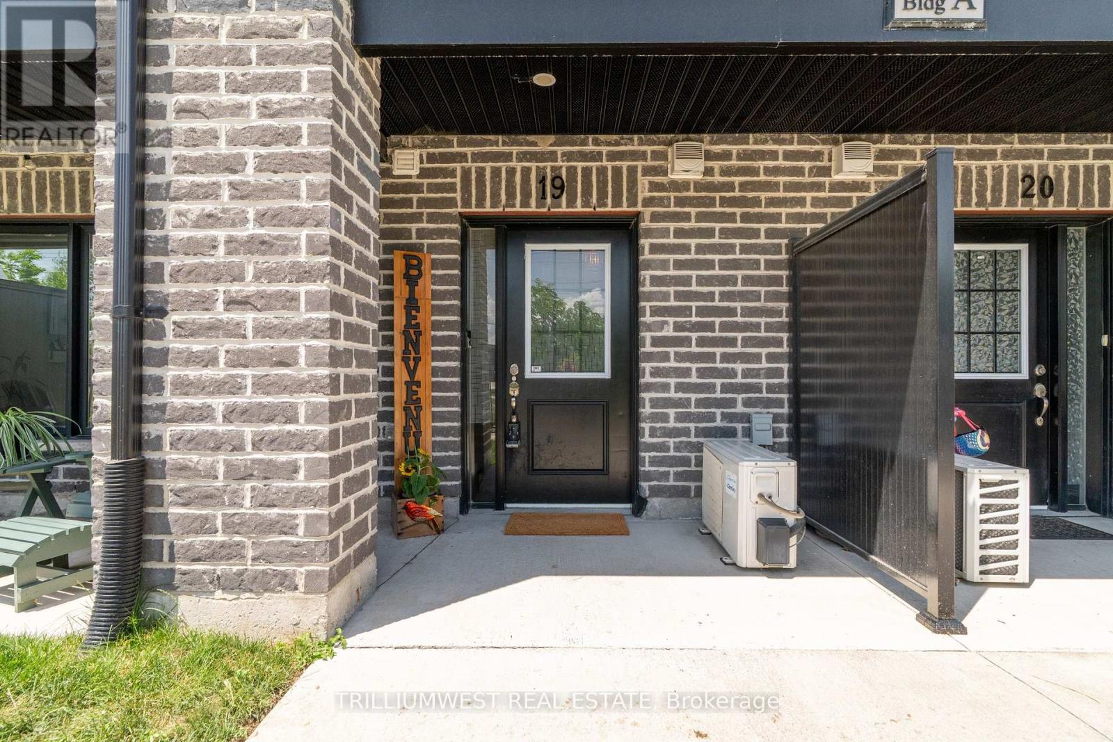 Property at A19 (90) - 160 ROCHEFORT STREET image 4