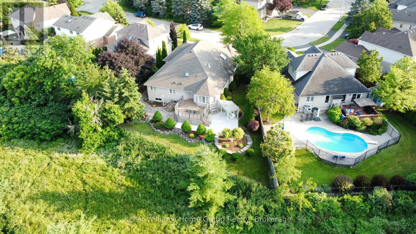 Property at 38 OAKRIDGE CRESCENT image 4
