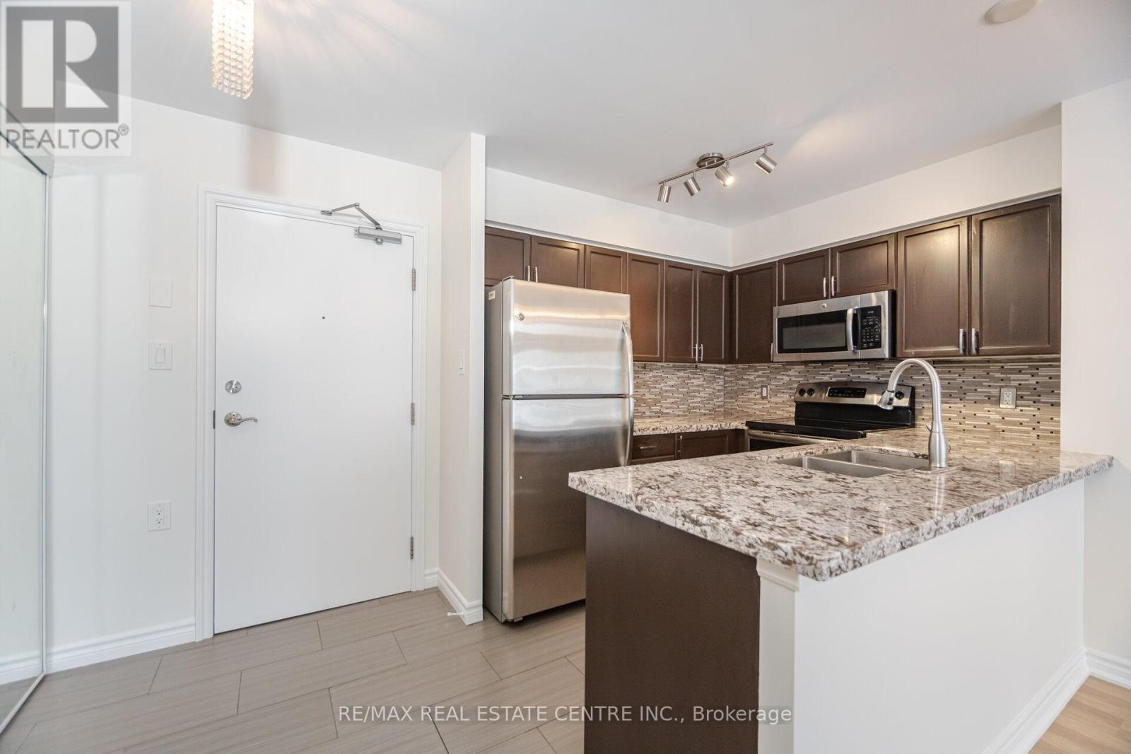 616 - 872 Sheppard Avenue W, Toronto, Ontario  M3H 5V5 - Photo 7 - C12266609
