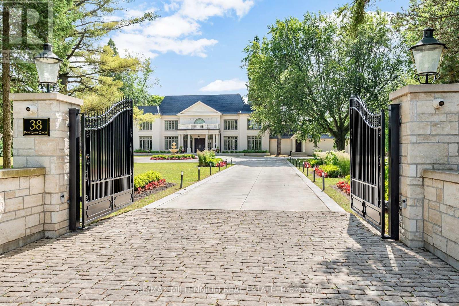 38 Park Lane Circle, Toronto (Bridle Path-Sunnybrook-York Mills), Ontario  M3C 2N2 - Photo 1 - C12255484