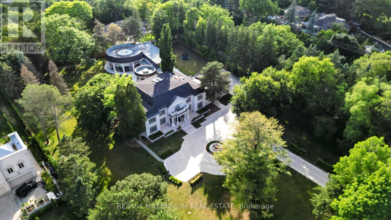 38 Park Lane Circle, Toronto (Bridle Path-Sunnybrook-York Mills), Ontario  M3C 2N2 - Photo 2 - C12255484