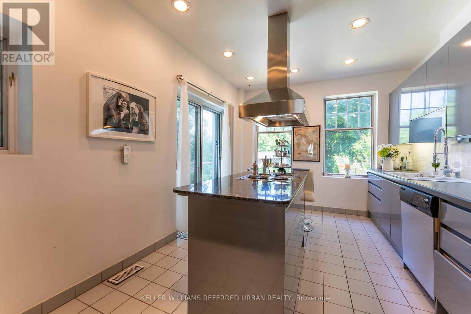 Property at 18 EASTMOUNT AVENUE image 5